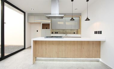 CASA EN VENTA EN PARQUE REAL