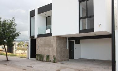 CASA EN VENTA EN PARQUE REAL