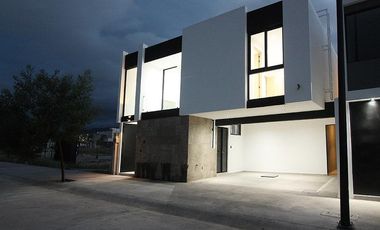 CASA EN VENTA EN PARQUE REAL