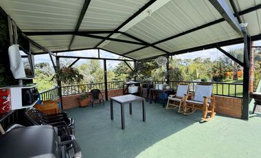 SE ARRIENDA CASA CAMPESTRE BIFAMILIAR SOBRE LA VIA CONDINA.