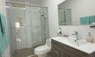 SE ARRIENDA CASA CAMPESTRE BIFAMILIAR SOBRE LA VIA CONDINA.