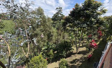 SE ARRIENDA CASA CAMPESTRE BIFAMILIAR SOBRE LA VIA CONDINA.