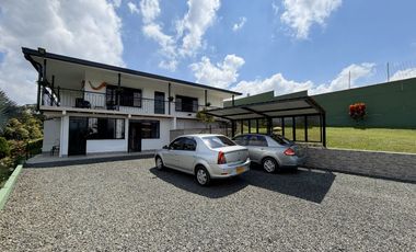 SE ARRIENDA CASA CAMPESTRE BIFAMILIAR SOBRE LA VIA CONDINA.