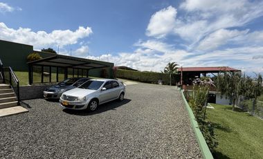 SE ARRIENDA CASA CAMPESTRE BIFAMILIAR SOBRE LA VIA CONDINA.