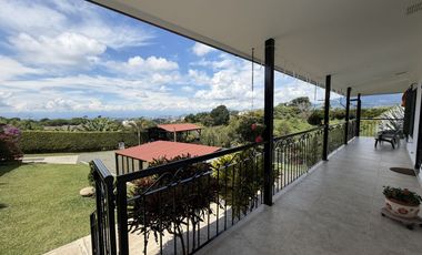 SE ARRIENDA CASA CAMPESTRE BIFAMILIAR SOBRE LA VIA CONDINA.