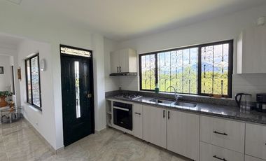 SE ARRIENDA CASA CAMPESTRE BIFAMILIAR SOBRE LA VIA CONDINA.