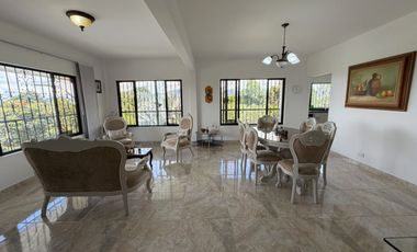 SE ARRIENDA CASA CAMPESTRE BIFAMILIAR SOBRE LA VIA CONDINA.