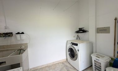 SE ARRIENDA CASA CAMPESTRE BIFAMILIAR SOBRE LA VIA CONDINA.