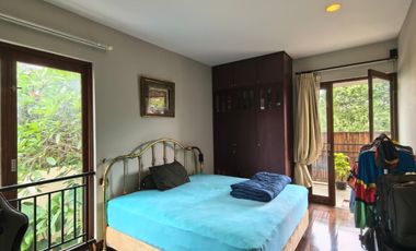 Dijual Rumah Resort Villa di Pusat Kemang Jakarta Selatan, Cluster Eksklusif Side Swimming Pool 4 KT Ensuite