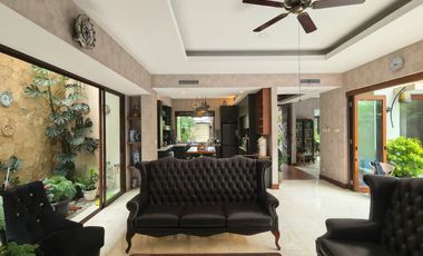 Dijual Rumah Resort Villa di Pusat Kemang Jakarta Selatan, Cluster Eksklusif Side Swimming Pool 4 KT Ensuite