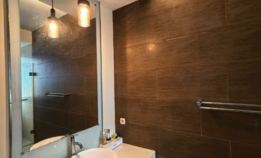 Dijual Rumah Resort Villa di Pusat Kemang Jakarta Selatan, Cluster Eksklusif Side Swimming Pool 4 KT Ensuite