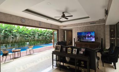 Dijual Rumah Resort Villa di Pusat Kemang Jakarta Selatan, Cluster Eksklusif Side Swimming Pool 4 KT Ensuite