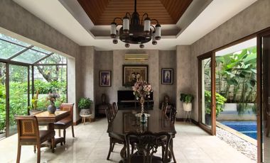 Dijual Rumah Resort Villa di Pusat Kemang Jakarta Selatan, Cluster Eksklusif Side Swimming Pool 4 KT Ensuite