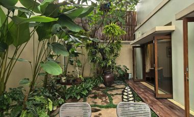 Dijual Rumah Resort Villa di Pusat Kemang Jakarta Selatan, Cluster Eksklusif Side Swimming Pool 4 KT Ensuite