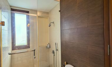 Dijual Rumah Resort Villa di Pusat Kemang Jakarta Selatan, Cluster Eksklusif Side Swimming Pool 4 KT Ensuite