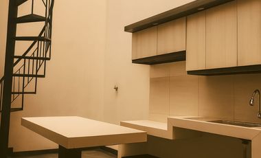 Disewakan Rumah Hunian 2 Lantai Siap Huni Lokasi di Mekar Wangi Bandung