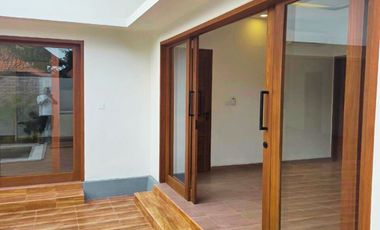 FOR SALE BEAUTIFUL VILLA WITH LARGE A SWIMMING POOL AT DENPASAR SELATAN