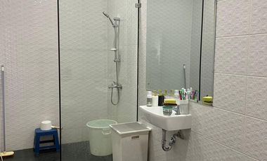 Rumah 2 Lantai Over Kredit 98 JT dekat GDC Depok di Kalibaru Cilodong