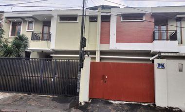 DISEWAKAN RUMAH MEWAH DIKAWASAN KEMANG JAKARTA SELATAN