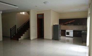 DISEWAKAN RUMAH MEWAH DIKAWASAN KEMANG JAKARTA SELATAN