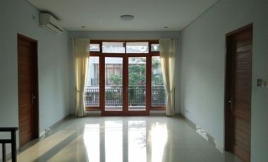 DISEWAKAN RUMAH MEWAH DIKAWASAN KEMANG JAKARTA SELATAN