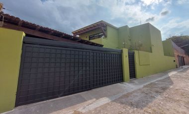 HERMOSA CASA EN CALLE PRIVADA