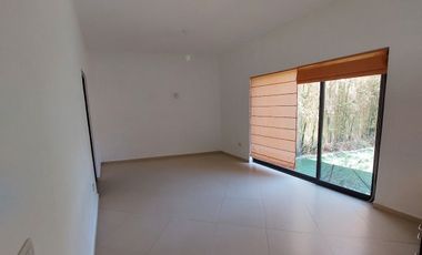 HERMOSA CASA EN CALLE PRIVADA