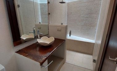 HERMOSA CASA EN CALLE PRIVADA