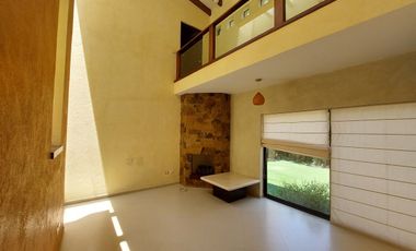 HERMOSA CASA EN CALLE PRIVADA