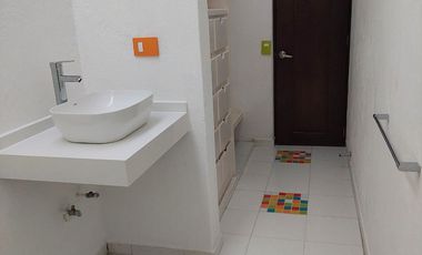 HERMOSA CASA EN CALLE PRIVADA