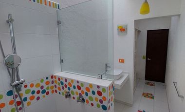 HERMOSA CASA EN CALLE PRIVADA