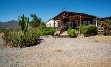 Venta de parcela de 2 has, casa, cabaña, agua de pozo, electricidad y piscina. Las Barrancas, Coquimbo. $160 mm