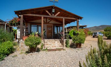 Venta de parcela de 2 has, casa, cabaña, agua de pozo, electricidad y piscina. Las Barrancas, Coquimbo. $160 mm
