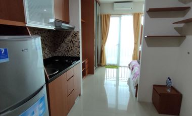 Studio Lantai 5 Tower Mahogani Woodland Park Residence by MoFU