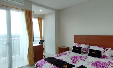 Studio Lantai 5 Tower Mahogani Woodland Park Residence by MoFU