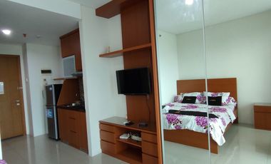 Studio Lantai 5 Tower Mahogani Woodland Park Residence by MoFU