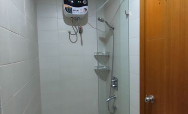 Studio Lantai 5 Tower Mahogani Woodland Park Residence by MoFU