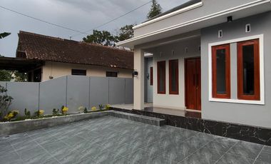 Rumah Murah Sleman, SIAP HUNI Pinggir Jalan Utama. Dekat Pintu Tol Jogja