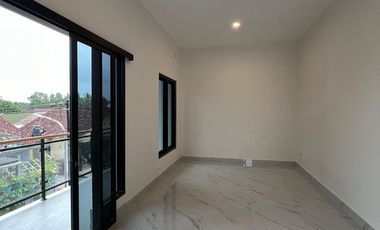 Rumah Condongcatur: Yang Tahu Nilai Lokasi, Pasti Paham. Tepi Jalan Aspal Utama