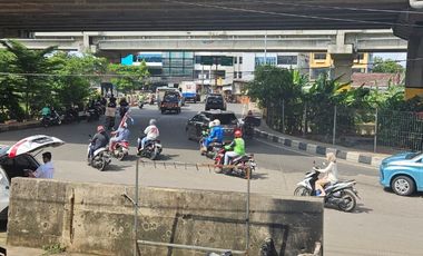 Murah !! DISEWAKAN TANAH DIATASNYA BERDIRI BANGUNAN 2 LANTAI SETENGAH JADI DI KALIMALANG DI BAWAH TOL