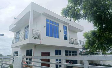 SINGLE DETACHED 4 BEDROOMS HOUSE NEAR THE BEACH.