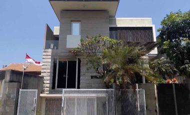 Rumah Tropical Modern Graha Famili dijual disewakan Surabaya Barat
