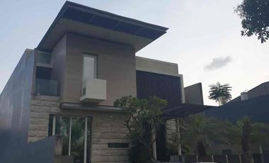 Rumah Tropical Modern Graha Famili dijual disewakan Surabaya Barat