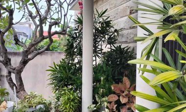 Rumah Tropical Modern Graha Famili dijual disewakan Surabaya Barat