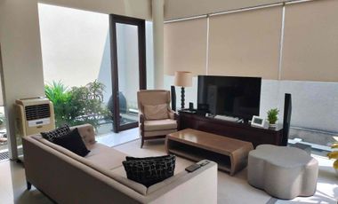 Rumah Tropical Modern Graha Famili dijual disewakan Surabaya Barat