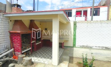 CASA AMPLIA EN ALQUILER CON ALTA CAPACIDAD DE USO – URB. SANTA ELENA