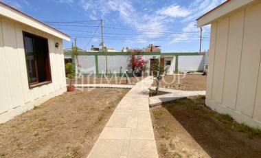 CASA AMPLIA EN ALQUILER CON ALTA CAPACIDAD DE USO – URB. SANTA ELENA