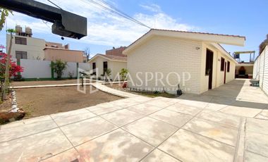 CASA AMPLIA EN ALQUILER CON ALTA CAPACIDAD DE USO – URB. SANTA ELENA