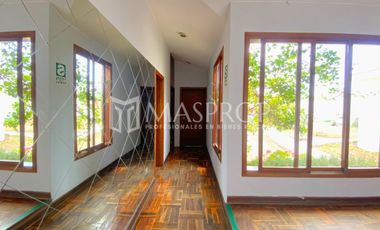 CASA AMPLIA EN ALQUILER CON ALTA CAPACIDAD DE USO – URB. SANTA ELENA