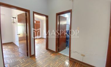 CASA AMPLIA EN ALQUILER CON ALTA CAPACIDAD DE USO – URB. SANTA ELENA